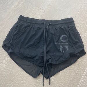 Alo Yoga black ambience short - graphic - black/black size S